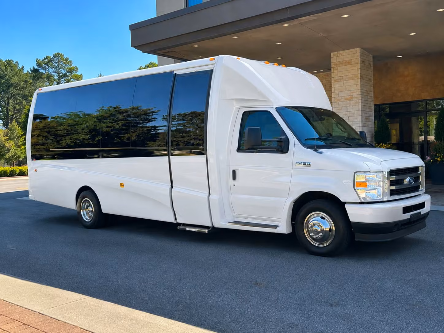 hemet 15 passenger minibus rental